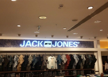 Jack Jones için yapılan ışıklı tabela